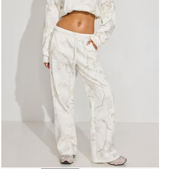 Garage Pants - NWT Garage UltraFleece Straight Leg Sweatpants Winter Camo White